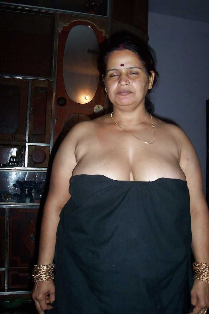 Indian bbw aunty with huge boobs